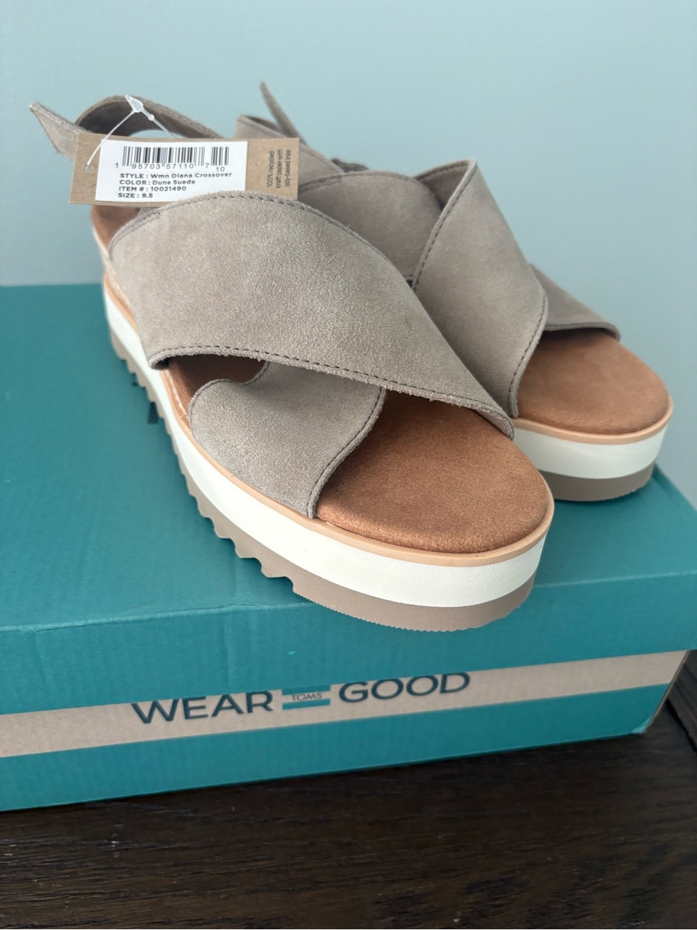 Tom’s sandals NEW in box 9.5 Diana crossover,Dune suede
Comfortable wedge sandal